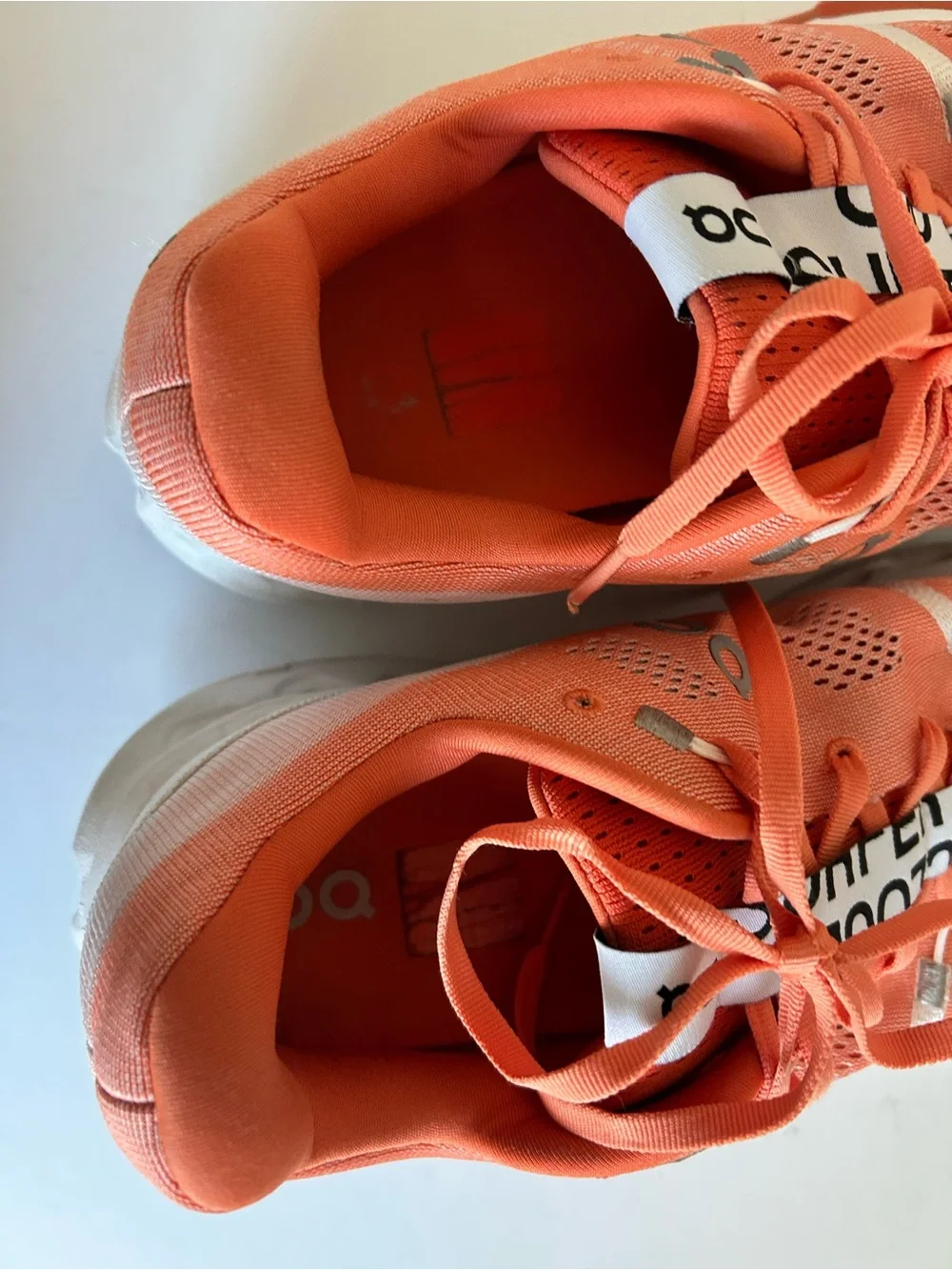 On Cloud Men’s Running Shoes Size 12.5 Coral Peach Sneakers